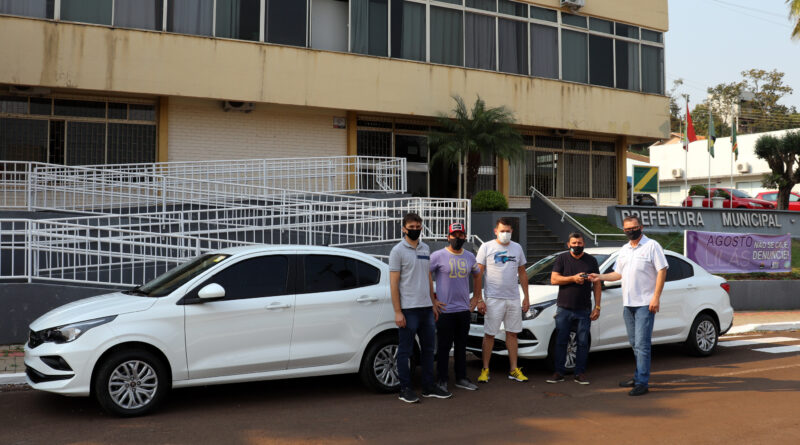 A entrega de dois Fiat Cronos foi realizada nesta sexta-feira, 20 de agosto