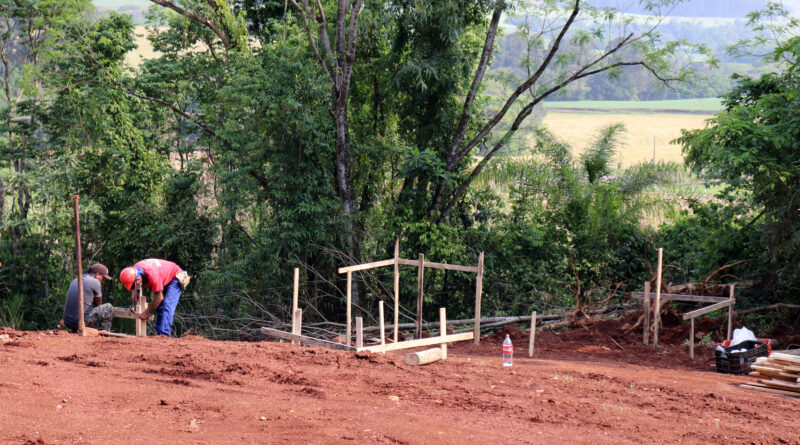 A área de terra destinada pelo município é de 10 mil metros quadrados e está localizada às margens da SC 496, saída para Belmonte.