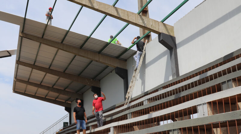 A reconstrução da arquibancada e a troca das instalações elétricas devem ser finalizadas nos próximos dias