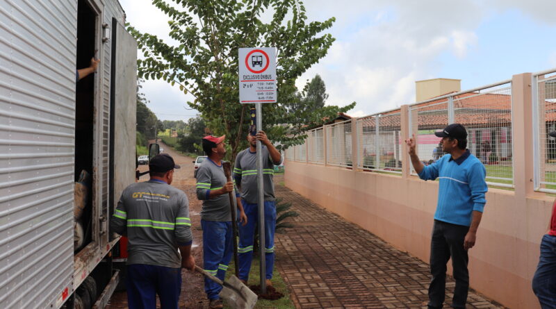 Aproximadamente 65 placas foram instaladas em diversos pontos da cidade