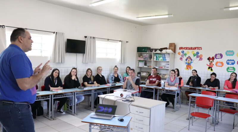 Professores do 1º ao 9º ano do ensino fundamental participaram da capacitação