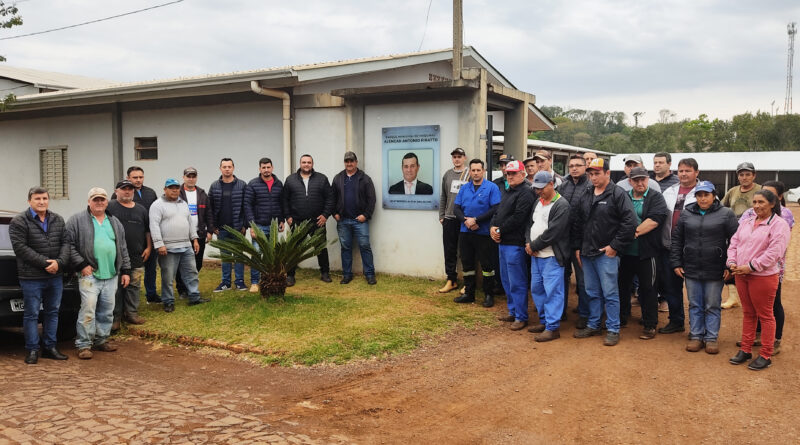 O ato contou com a presença de familiares, amigos e autoridades