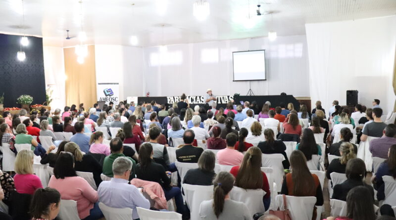 O evento contou com a participação de mais de 200 pessoas da região