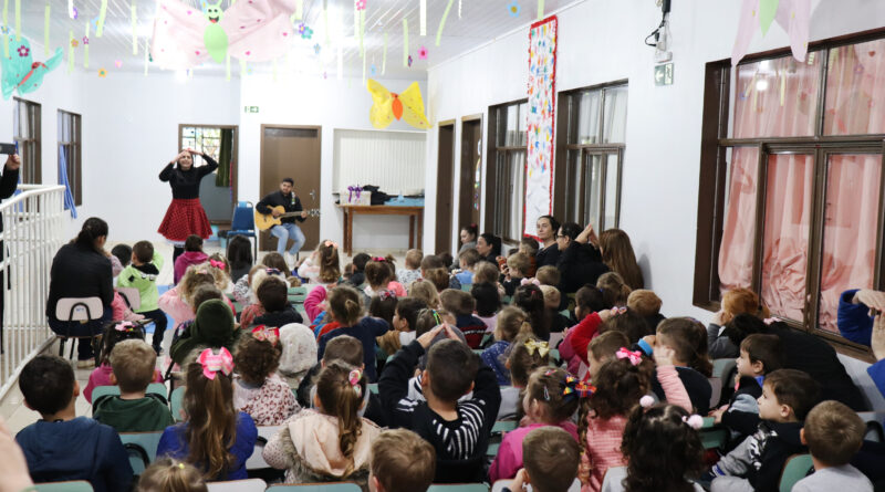 A contação de histórias será feita em todas as escolas do município