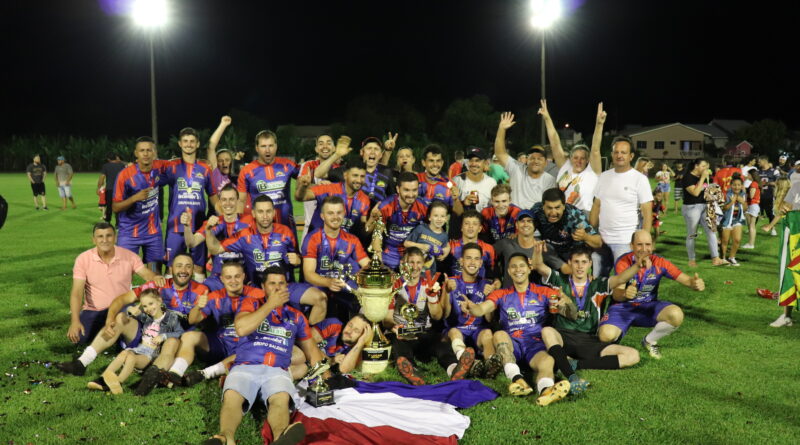 Alvorada é o time campeão da série ouro e leva a taça para casa