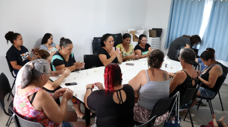 Nessa quarta-feira o grupo Paif Cuidadoras iniciou os encontros com a oficina de artes customizadas